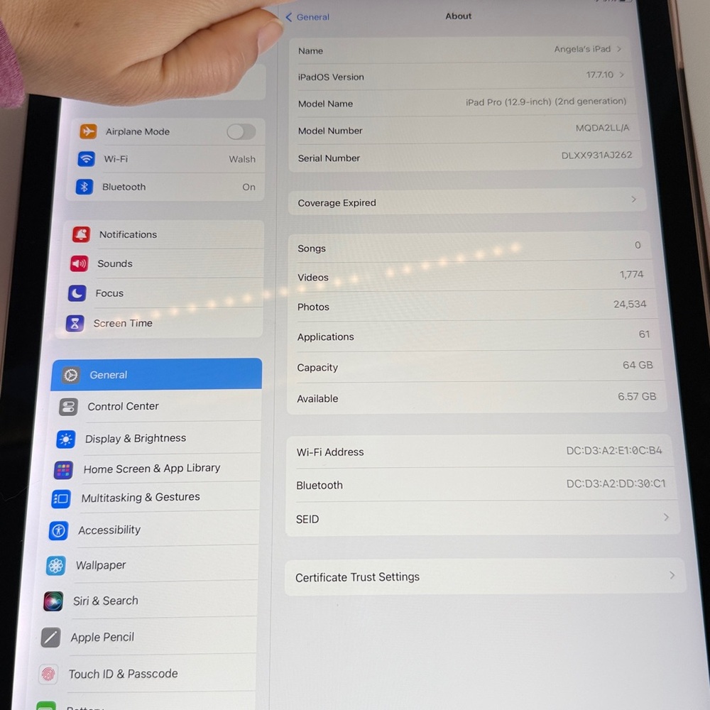 iPad Pro 12.9 Inch 2nd Generation. Excellent Condition - Picture 6 of 6